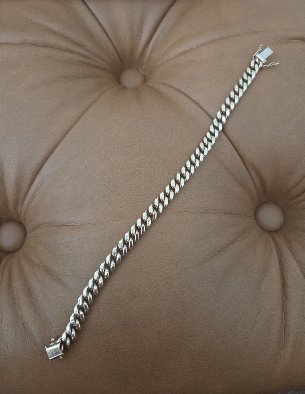 Chunky 10k Cuban Link Bracelet - Sleek Polished Chain